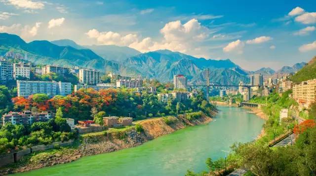 四川自然美景探索之旅，追寻内心的平和与喜悦